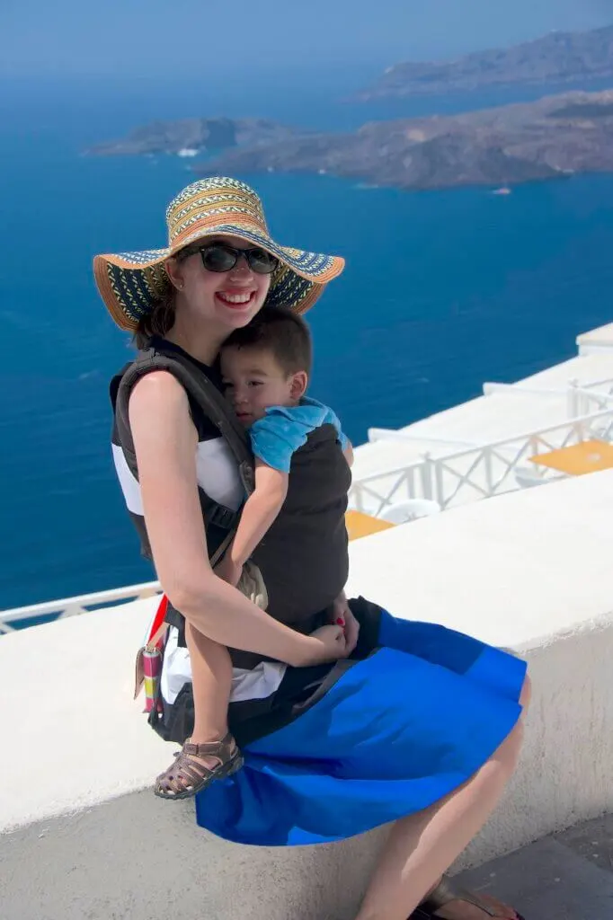 Image of a mom and toddler in Santorini