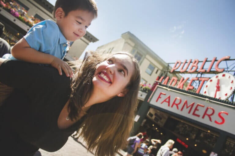 How to Take Good Photos of Kids at Tourist Attractions