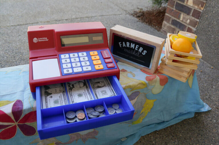 How to teach kids about travel budgets