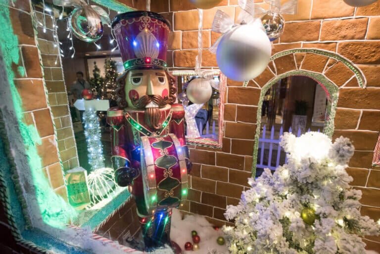 5 Seattle Holiday Experiences to Add to Your Family Winter Traditions featured by top Seattle blogger, Marcie in Mommyland