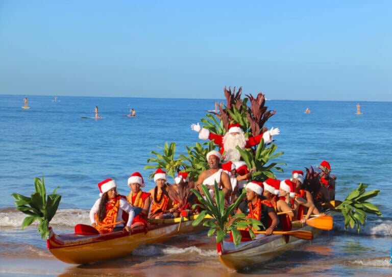 The Best Experiences for Families Celebrating the Holidays in Hawaii featured by top Seattle family travel blog, Marcie in Mommyland: Santa arriving on Maui for Christmas