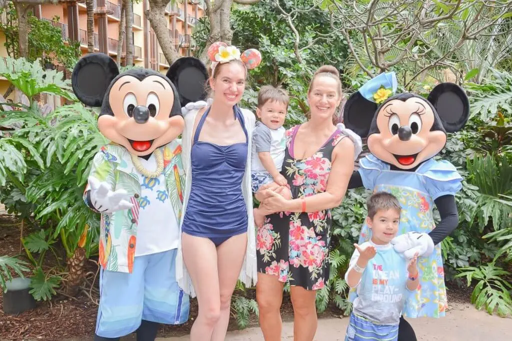 Disney Aulani Resort offers character meet and greets where Mickey and Minnie take character photos together on Oahu!