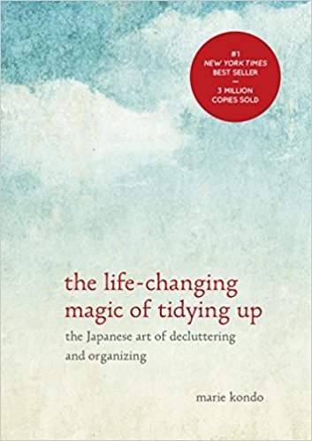 Photo of The Life-Changing Magic of Tidying Up by Marie Kondo featuring the KonMari method of folding and the KonMari method checklist #konmari #mariekondo #thelifechangingmagicoftidyingup #springcleaning #organization