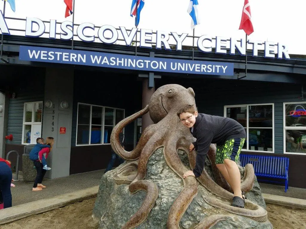 Photo of the Discovery Center in Poulsbo, WA, which is a fun weekend getaway from Seattle #poulsbo #pnw #pacificnorthwet #poulsbowa #explorewa #familytravel