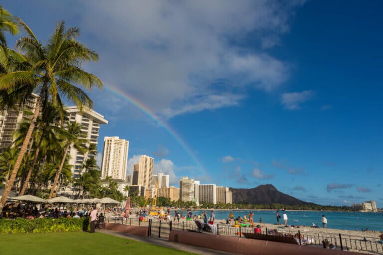 Photo of a rainbow over Waikiki Beach and Diamond Head on Oahu, a top family vacation destination. Read more in my family guide to Oahu, Hawaii Photo credit: Hawaii Tourism Authority (HTA) / Tor Johnson #oahu #diamondhead #waikiki #hawaii #familytravel