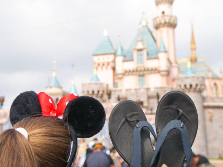 Wiivv custom sandals are the best shoes for Disneyland #disneyland #wiivv #customsandals #flipflops | Wiivv Custom Sandals: the Best Shoes for Walking Around Disneyland featured by top Disney blogger, Marcie in Mommyland
