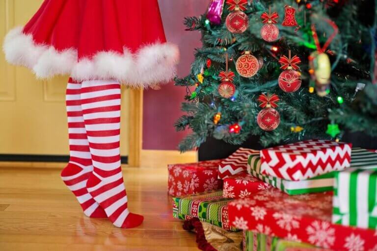 | The Perfect Travel Gift Ideas for the Family Who Travels featured by top Seattle family travel blog, Marcie in Mommyland