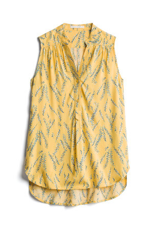For 2019 summer fashion, this yellow blouse is on trend and was part of my July 2019 Stitch Fix unvboxing