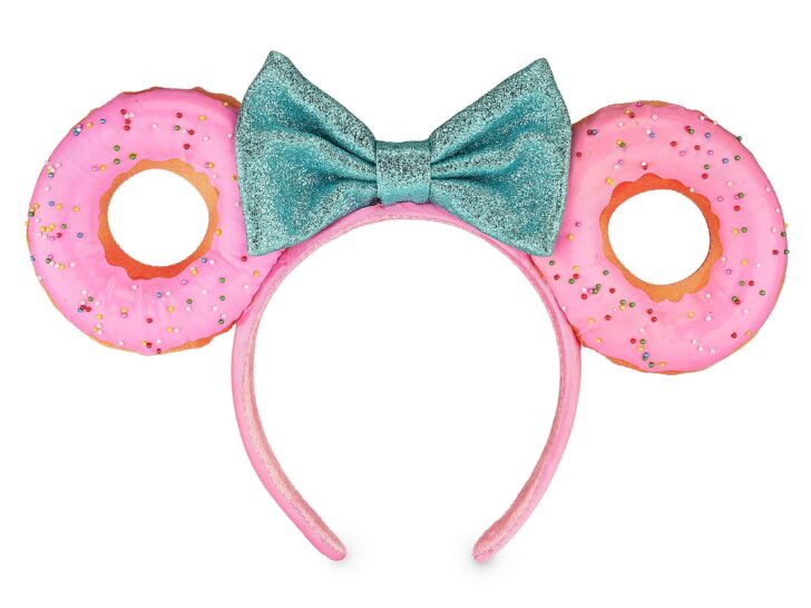 Kids will love wearing this Minnie Mouse donut headband | Top 25 Disney Gift Ideas for Toddlers featured by top US Disney blogger, Marcie and the Mouse