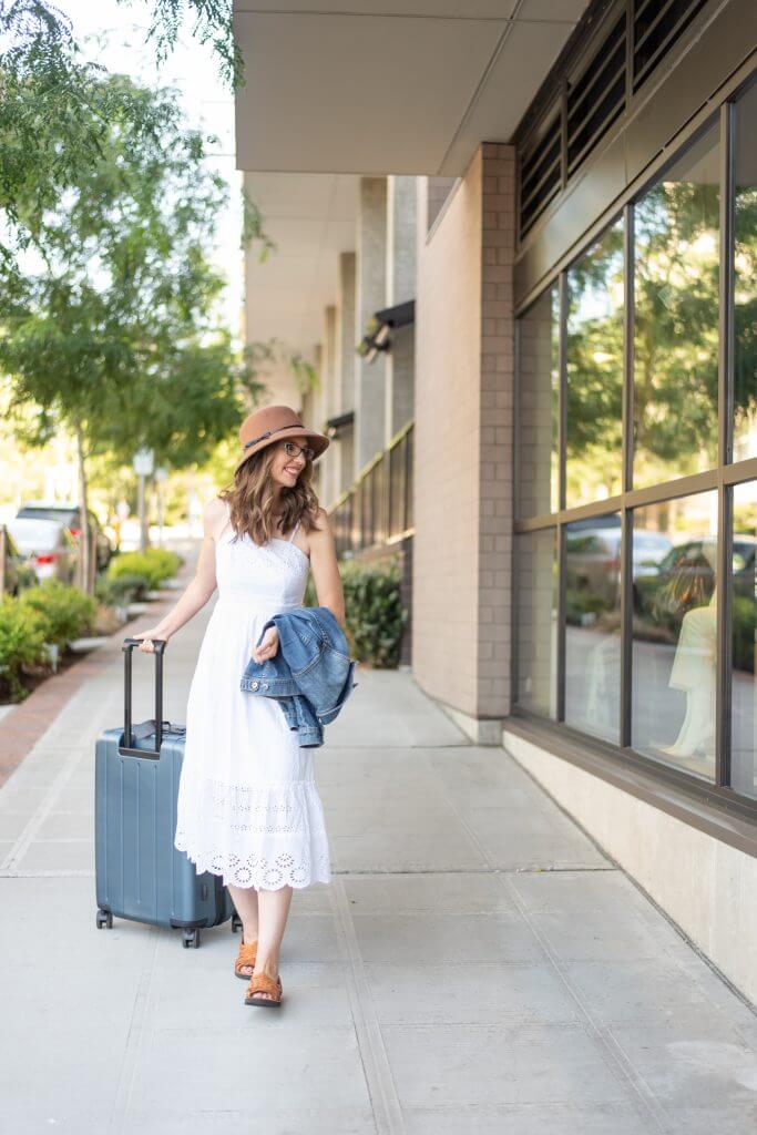 The Chester REGULA is a hard shell checked luggage that is durable and lightweight.