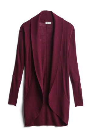 For cooler fall days, throw on this warm cardigan sweater perfect for fall fashion