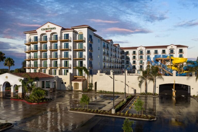 Courtyard by Marriott Anaheim Theme Park Entrance Review featured by top US Disney blogger, Marcie and the Mouse.