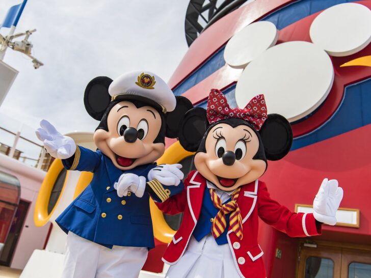 5 Must Know Disney Cruise Hacks for Your Day At Sea featured by top US Disney blogger, Marcie and the Mouse