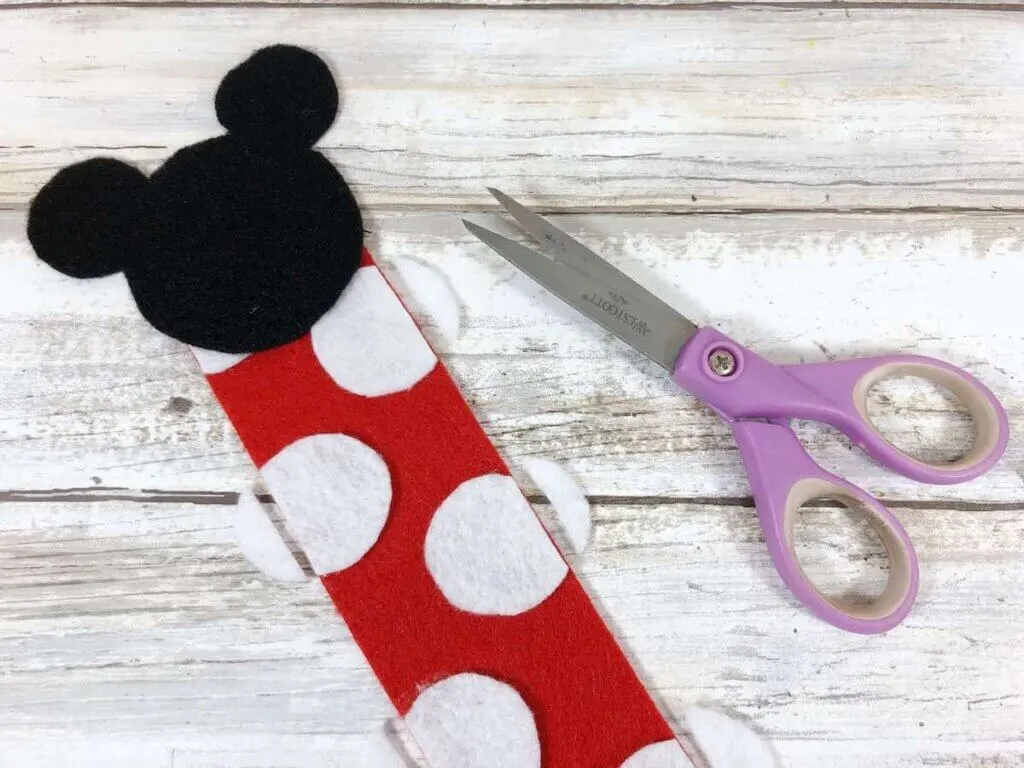 Image of a Disney bookmark felt craft