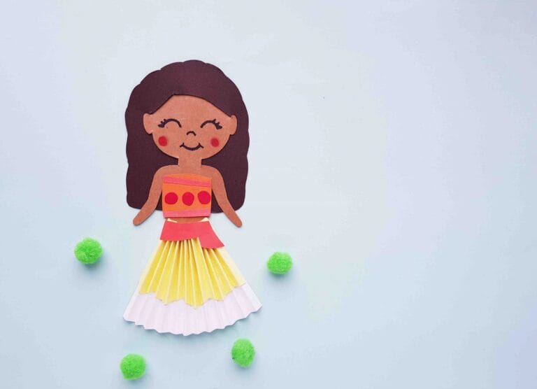 Moana Paper Doll Disney Craft from top Disney blog Marcie and the Mouse