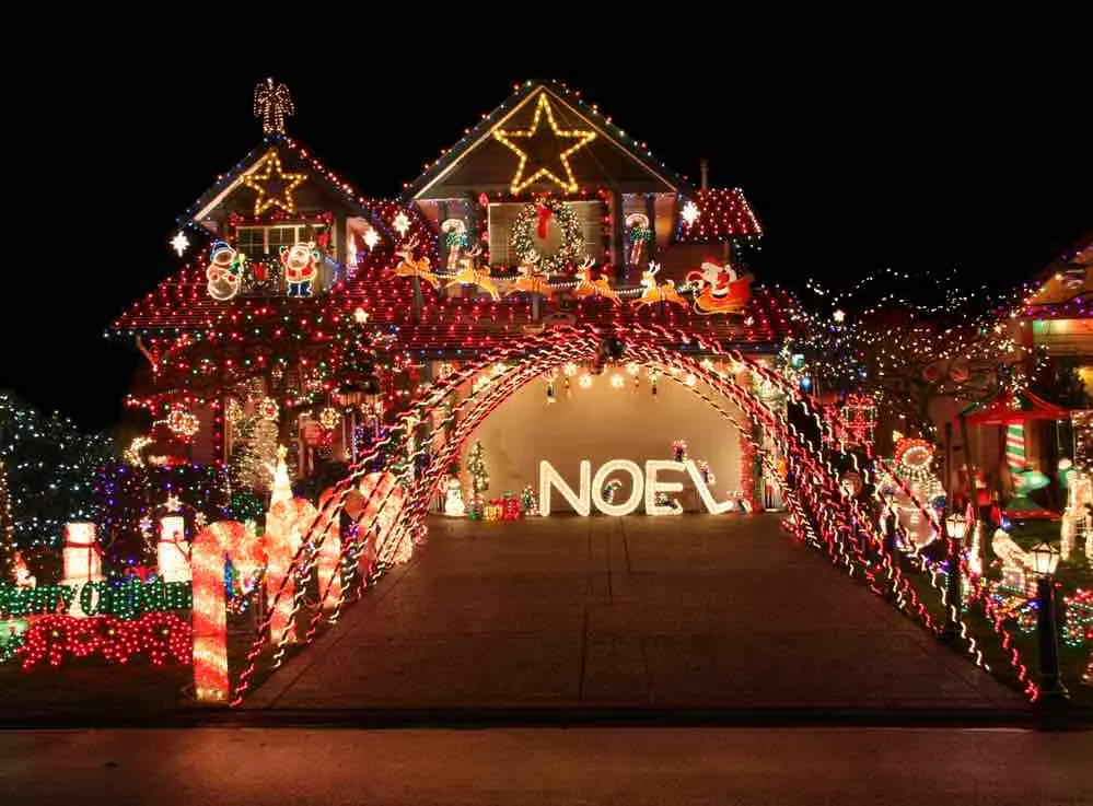15 Free Festive Christmas Traditions That Don't Cost a Dime featured by top Seattle lifestyle blogger, Marcie in Mommyland: Go on a walk and check out cool Christmas lights this year. Image of a house with a huge light display.