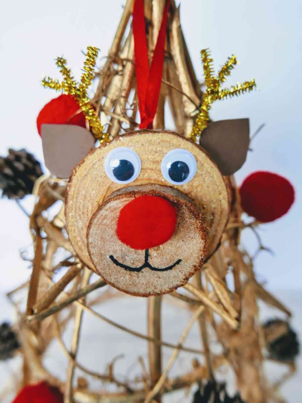 How to Make Beautiful DIY Reindeer Ornaments with Wood Slices