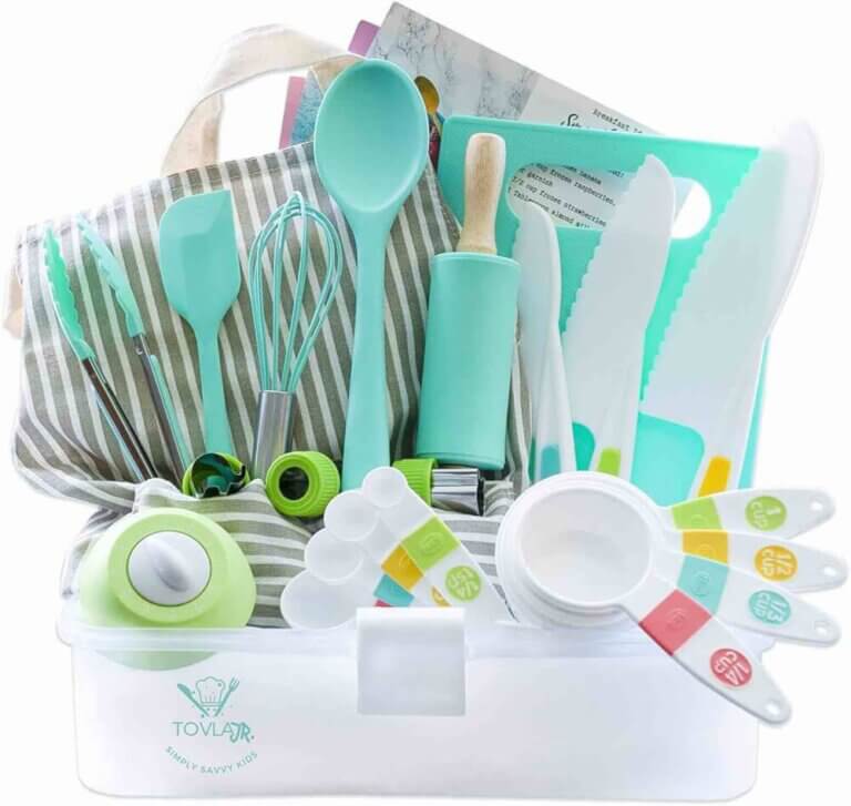 Find out the coolest kids baking kits and cooking gifts for kids by top Seattle blog Marcie in Mommyland