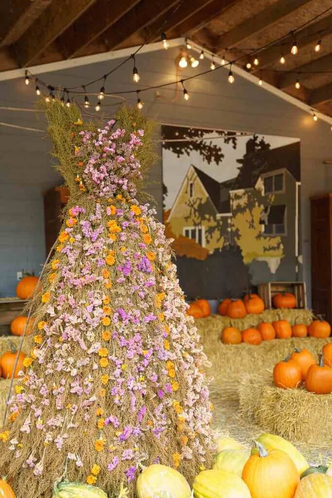 Gordon Skagit Farms is one of the top Washington State pumpkin patches for taking photos. Image of a dress made out of leaves and flowers.