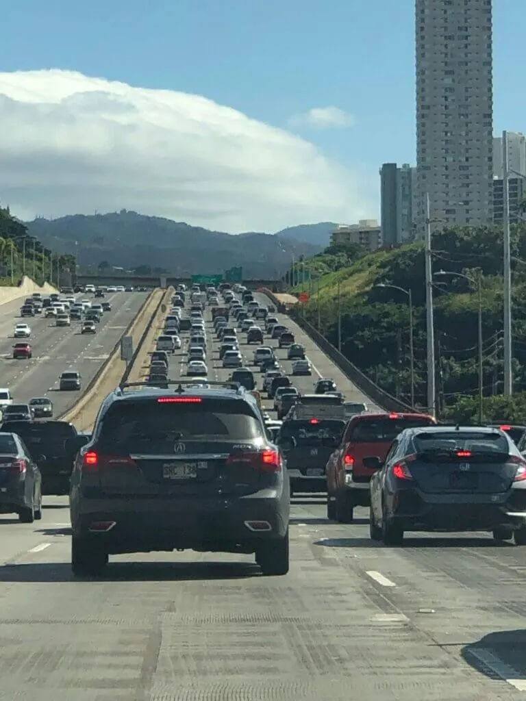Image of traffic on a freeway on Oahu Hawaii