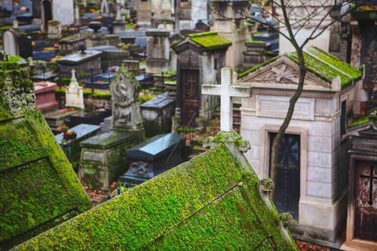 Check out these amazing hidden gems in Paris recommended by top family travel blog Marcie in Mommyland. Image of an old Paris cemetery