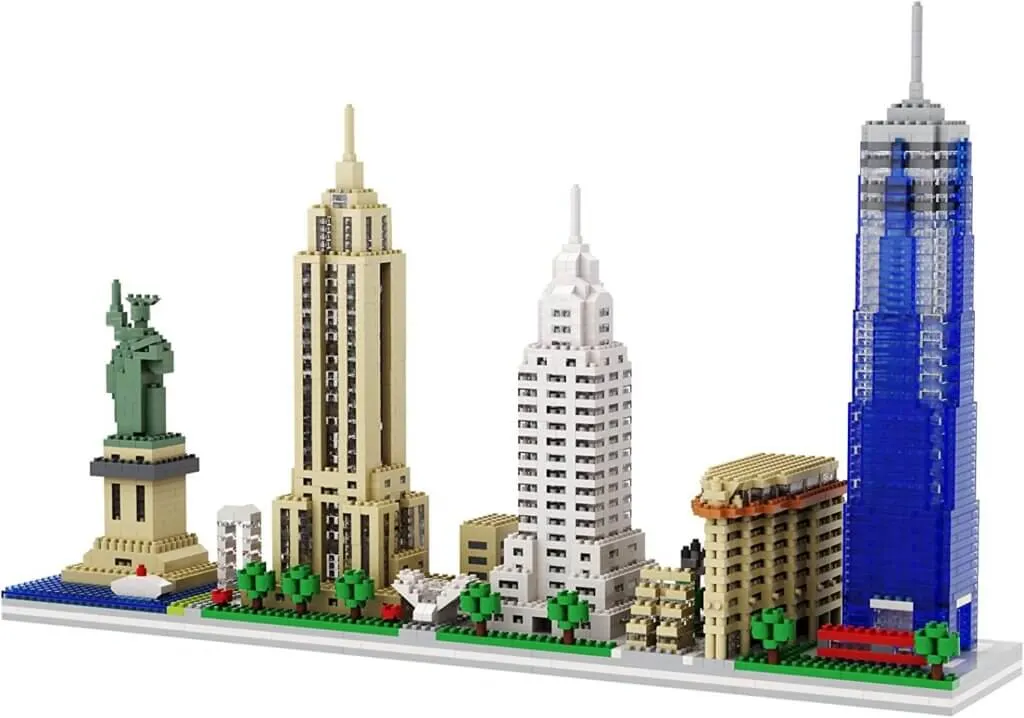 Unique travel gift ideas: mini blocks of the most popular New York scenes.