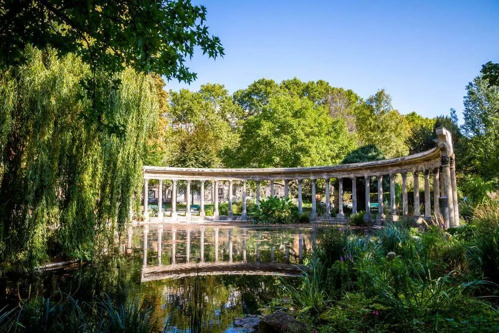 Corinthian colonnade and pond in Parc Monceau gardens in Paris.