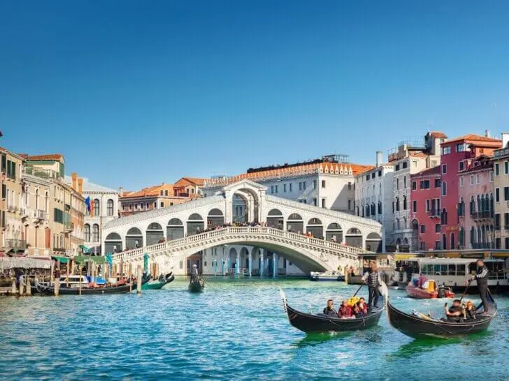 Check out these essential Venice travel tips from top family travel blog Marcie in Mommyland. Image of the Grand Canal in Venice Italy