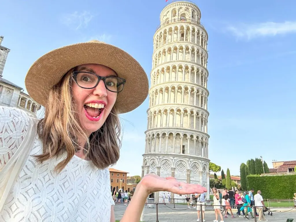 Image of a woman posing with the Leaning Tower of Pisa
