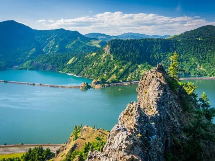 Check out these scenic drives in Oregon recommended by Pacific Northwest travel blog Marcie in Mommyland. Image of View of the Columbia River from Mitchell Point, Columbia River Gorge, Oregon.