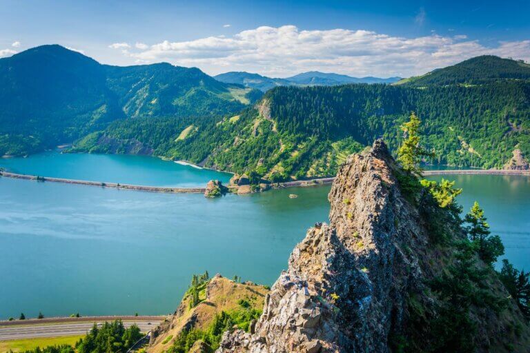 Check out these scenic drives in Oregon recommended by Pacific Northwest travel blog Marcie in Mommyland. Image of View of the Columbia River from Mitchell Point, Columbia River Gorge, Oregon.