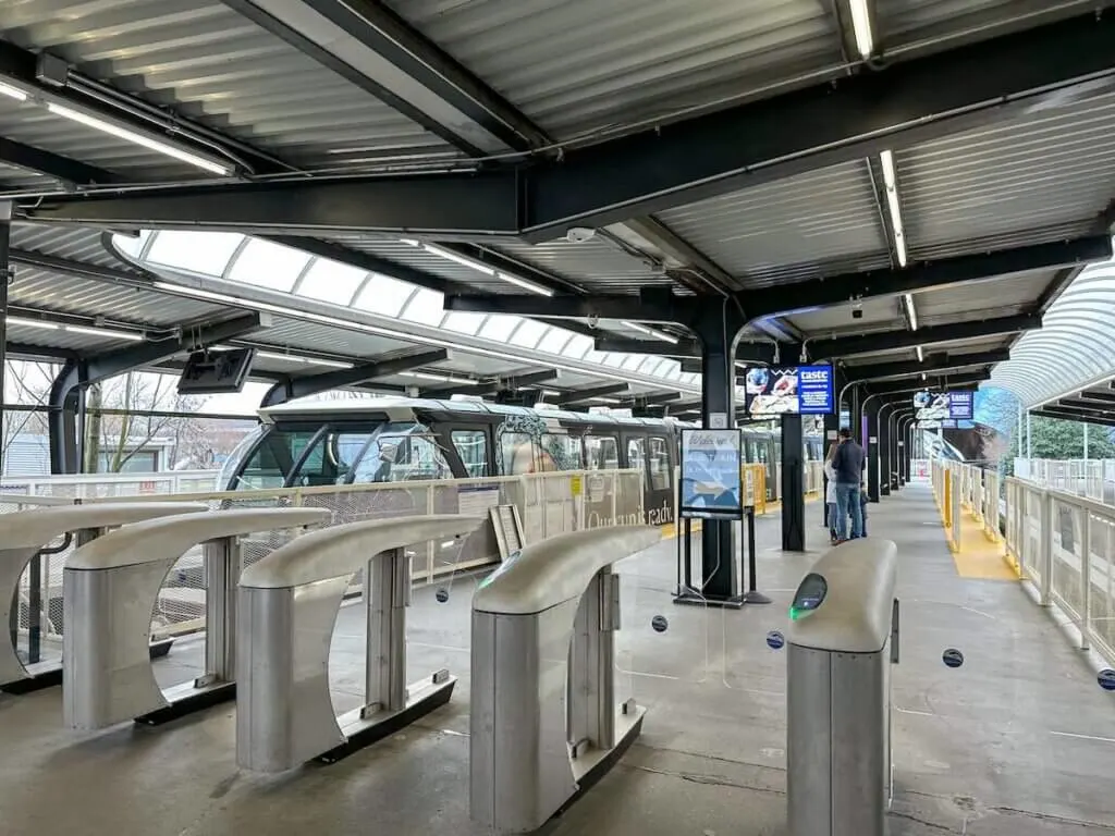 Image of the Seattle Center Monorail station.