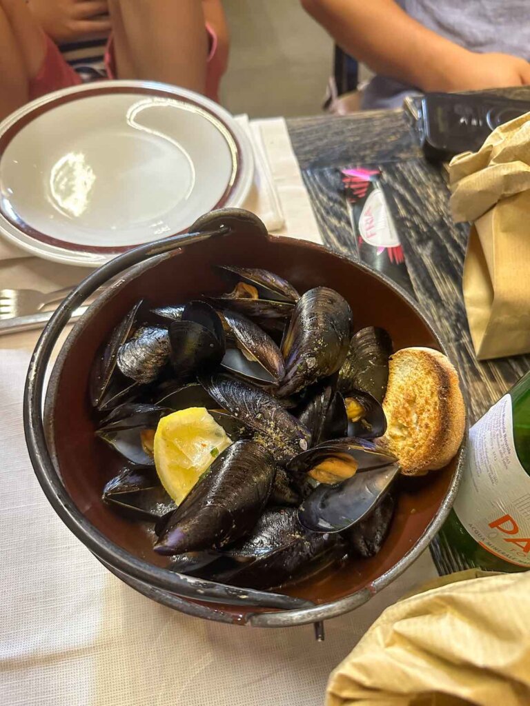 Image of a pot of mussels in Cinque Terre Italy