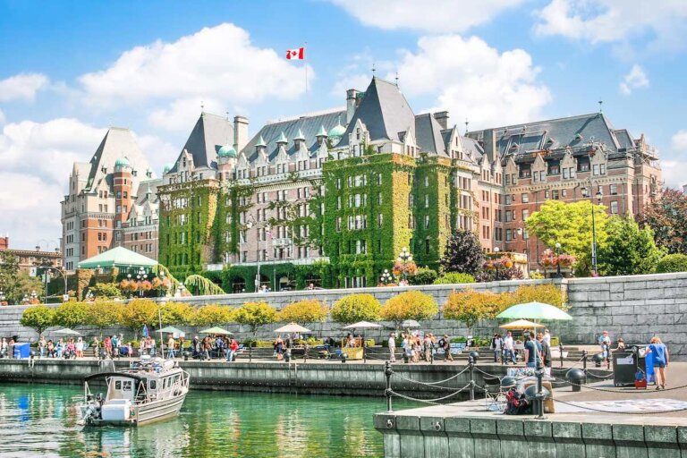 Check out the best places to stay in Victoria BC with kids recommended by top Seattle blog Marcie in Mommyland. Image of the Fairmont Empress in the Inner Harbour in Victoria, British Columbia