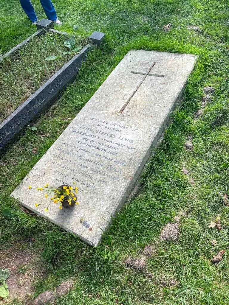 Image of the grave of C.S. Lewis in Oxford, England