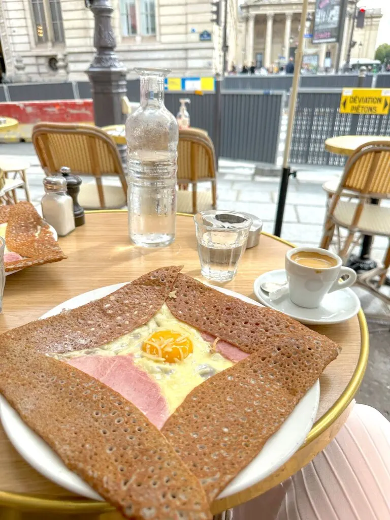 Image of a ham and egg crepe in Paris
