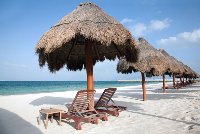 Find out the best Playa del Carmen family resorts recommended by top family travel blog Marcie in Mommyland. Image of Playa Del Carmen beach in Mexico