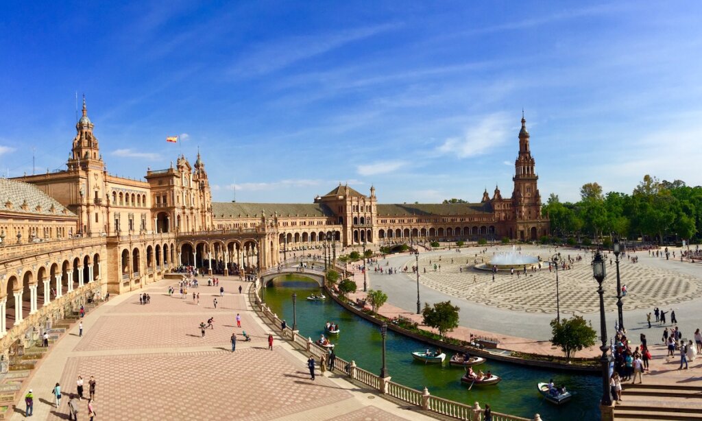 Image of a plaza in Seville Spain