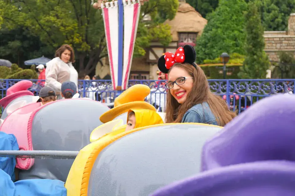Riding-Dumbo-at-Disneyland-in-the-Rain-3-960x640.jpg