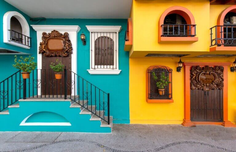 Check out this list of things to do in Puerto Vallarta with kids recommended by top family travel blog Marcie in Mommyland. Image of Puerto Vallarta colorful streets in historic city center near the sea promenade (Malecon) and Playa de los Muertos beach.