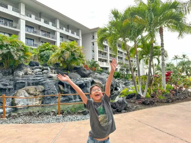 Find out where to stay in Big Island Hawaii with resorts recommended by top family travel blog Marcie in Mommyland. Image of a boy at the Fairmont Orchid in Waikoloa.