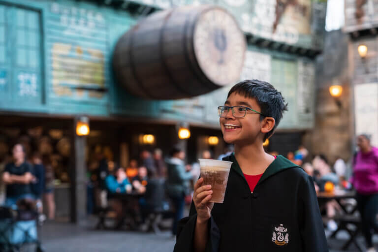 Check out this comparison of Universal Studios vs. Islands of Adventure with tips from top family travel blog Marcie in Mommyland. Photo credit: Sees the Day Photography