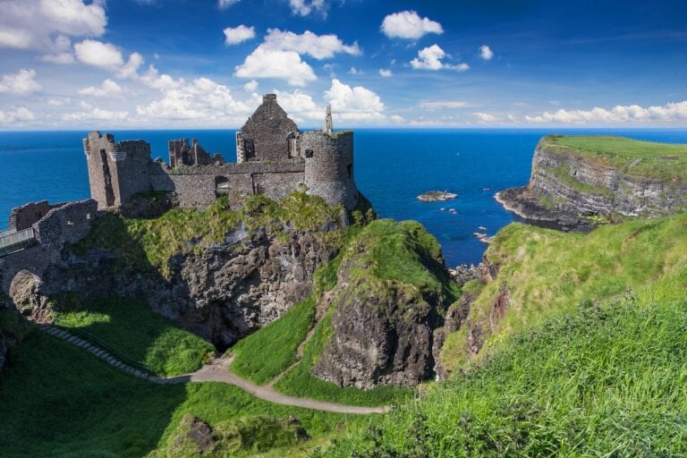 Get tips for planning a trip to Ireland by top travel blog Marcie in Mommyland. Image of photo of a beautiful scenic irish landscape