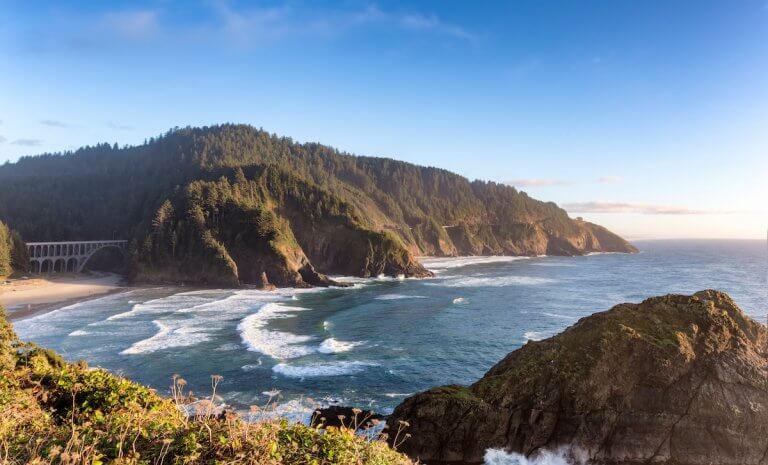 Find out the best things to on the Oregon Coast recommended by top PNW blog Marcie in Mommyland. Image of the Oregon Coast