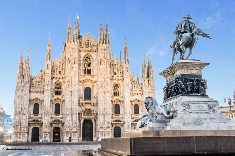 Find out the best things to do in Milan for families! Image of a cathedral in Milan Italy