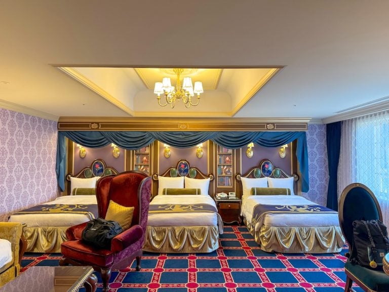Find out whether or not the Tokyo Disneyland Hotel is worth it. Image of the Beauty and the Beast room.